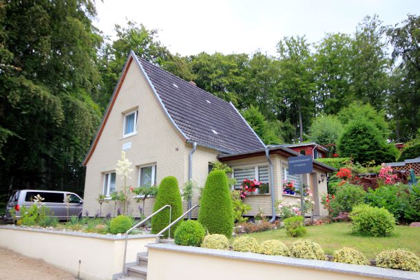 kleines Haus am Wald