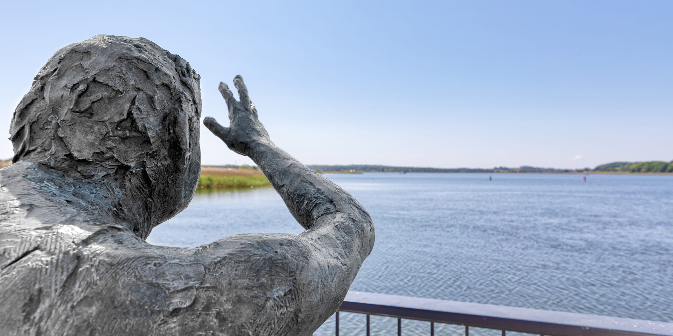 Aublick auf Rügen mit Blick auf Bodden und Wasserlandschaft